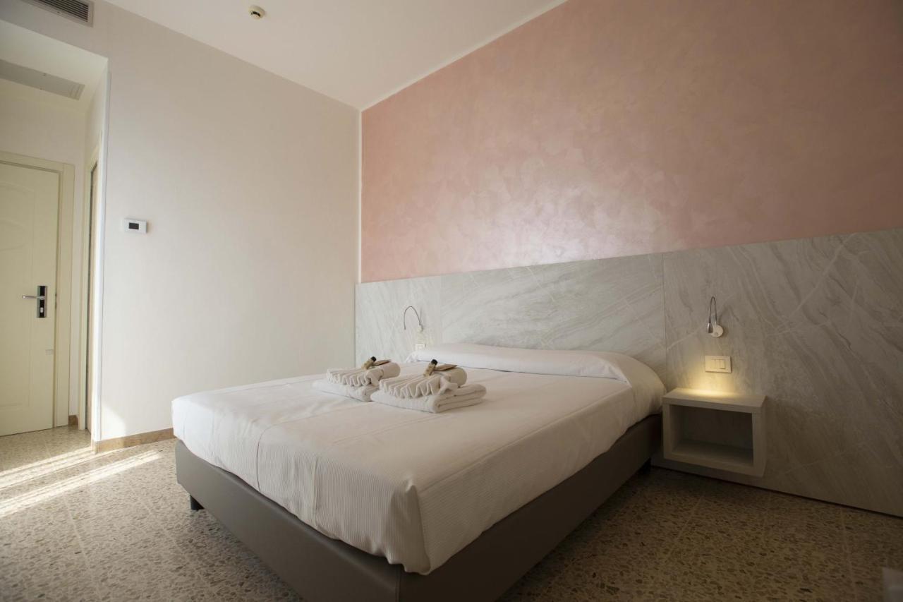 Hotel Confort Rimini Exterior foto