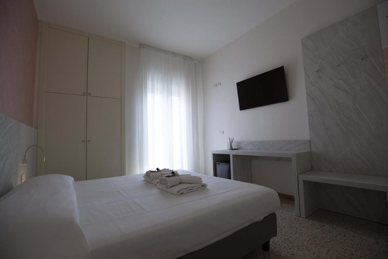 Hotel Confort Rimini Exterior foto